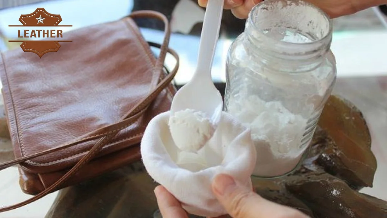 How to remove smell from leather bag with baking soda