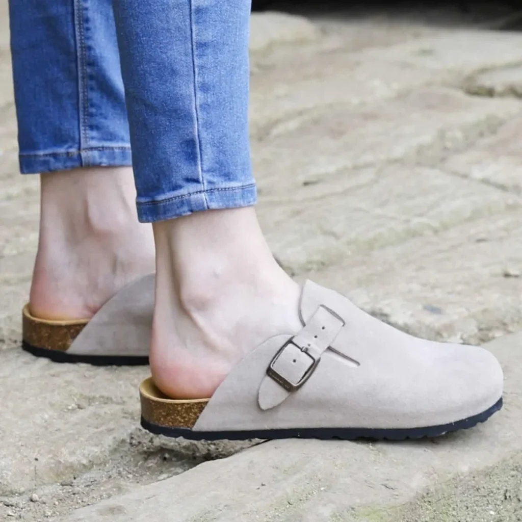 Leather clogs for women