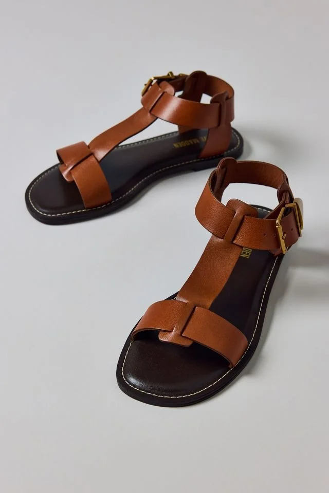 Leather sandals for women
